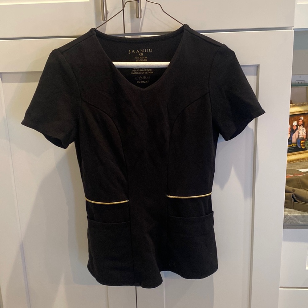Jaanuu scrub top